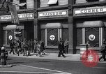 Immagine di La Croce Rossa americana Rainbow Club ad angolo Londra Inghilterra Regno Unito, 1942, secondo 46 filmato di repertorio 65675034688