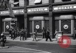 Immagine di La Croce Rossa americana Rainbow Club ad angolo Londra Inghilterra Regno Unito, 1942, secondo 47 filmato di repertorio 65675034688