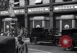 Immagine di La Croce Rossa americana Rainbow Club ad angolo Londra Inghilterra Regno Unito, 1942, secondo 56 filmato di repertorio 65675034688