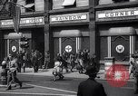 Immagine di La Croce Rossa americana Rainbow Club ad angolo Londra Inghilterra Regno Unito, 1942, secondo 58 filmato di repertorio 65675034688