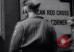 Immagine di La Croce Rossa americana Rainbow Club ad angolo Londra Inghilterra Regno Unito, 1942, secondo 59 filmato di repertorio 65675034688