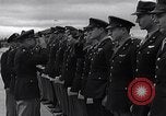 Immagine di Generale Doolittle presenta awards a USAAF volantini Tunisia Africa del Nord, 1943, secondo 14 filmato di repertorio 65675034695