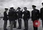 Immagine di Generale Doolittle presenta awards a USAAF volantini Tunisia Africa del Nord, 1943, secondo 39 filmato di repertorio 65675034695