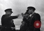 Immagine di Generale Doolittle presenta awards a USAAF volantini Tunisia Africa del Nord, 1943, secondo 59 filmato di repertorio 65675034695