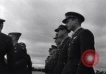 Immagine di Generale Doolittle presenta awards a USAAF volantini Tunisia Africa del Nord, 1943, secondo 62 filmato di repertorio 65675034695