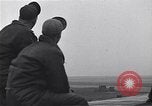 Immagine di Avieri del 334 Squadrone scene di staging a airfield Il Debden Inghilterra, 1945, secondo 11 filmato di repertorio 65675034696