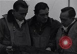 Immagine di I piloti della 334 Fighter Squadron tenere il punteggio di vittorie Il Debden Inghilterra, 1945, secondo 20 filmato di repertorio 65675034698