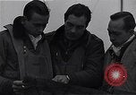 Immagine di I piloti della 334 Fighter Squadron tenere il punteggio di vittorie Il Debden Inghilterra, 1945, secondo 24 filmato di repertorio 65675034698