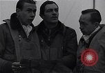 Immagine di I piloti della 334 Fighter Squadron tenere il punteggio di vittorie Il Debden Inghilterra, 1945, secondo 29 filmato di repertorio 65675034698