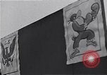 Immagine di I piloti della 334 Fighter Squadron tenere il punteggio di vittorie Il Debden Inghilterra, 1945, secondo 41 filmato di repertorio 65675034698
