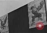Immagine di I piloti della 334 Fighter Squadron tenere il punteggio di vittorie Il Debden Inghilterra, 1945, secondo 45 filmato di repertorio 65675034698