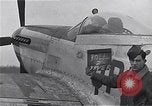 Immagine di Capitano Shelton W Monroe di 334 Fighter Squadron Il Debden Inghilterra, 1945, secondo 9 filmato di repertorio 65675034699