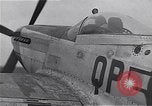Immagine di Capitano Shelton W Monroe di 334 Fighter Squadron Il Debden Inghilterra, 1945, secondo 16 filmato di repertorio 65675034699