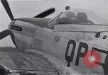 Immagine di Capitano Shelton W Monroe di 334 Fighter Squadron Il Debden Inghilterra, 1945, secondo 18 filmato di repertorio 65675034699