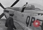 Immagine di Capitano Shelton W Monroe di 334 Fighter Squadron Il Debden Inghilterra, 1945, secondo 23 filmato di repertorio 65675034699