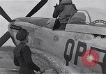 Immagine di Capitano Shelton W Monroe di 334 Fighter Squadron Il Debden Inghilterra, 1945, secondo 25 filmato di repertorio 65675034699