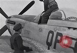 Immagine di Capitano Shelton W Monroe di 334 Fighter Squadron Il Debden Inghilterra, 1945, secondo 26 filmato di repertorio 65675034699