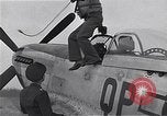 Immagine di Capitano Shelton W Monroe di 334 Fighter Squadron Il Debden Inghilterra, 1945, secondo 28 filmato di repertorio 65675034699