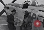 Immagine di Capitano Shelton W Monroe di 334 Fighter Squadron Il Debden Inghilterra, 1945, secondo 34 filmato di repertorio 65675034699
