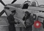 Immagine di Capitano Shelton W Monroe di 334 Fighter Squadron Il Debden Inghilterra, 1945, secondo 35 filmato di repertorio 65675034699