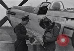 Immagine di Capitano Shelton W Monroe di 334 Fighter Squadron Il Debden Inghilterra, 1945, secondo 36 filmato di repertorio 65675034699