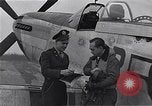 Immagine di Capitano Shelton W Monroe di 334 Fighter Squadron Il Debden Inghilterra, 1945, secondo 37 filmato di repertorio 65675034699