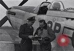 Immagine di Capitano Shelton W Monroe di 334 Fighter Squadron Il Debden Inghilterra, 1945, secondo 39 filmato di repertorio 65675034699