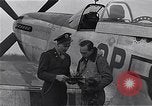 Immagine di Capitano Shelton W Monroe di 334 Fighter Squadron Il Debden Inghilterra, 1945, secondo 41 filmato di repertorio 65675034699