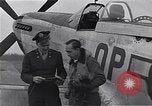 Immagine di Capitano Shelton W Monroe di 334 Fighter Squadron Il Debden Inghilterra, 1945, secondo 42 filmato di repertorio 65675034699