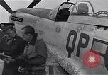 Immagine di Capitano Shelton W Monroe di 334 Fighter Squadron Il Debden Inghilterra, 1945, secondo 43 filmato di repertorio 65675034699