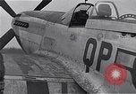 Immagine di Capitano Shelton W Monroe di 334 Fighter Squadron Il Debden Inghilterra, 1945, secondo 44 filmato di repertorio 65675034699