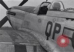 Immagine di Capitano Shelton W Monroe di 334 Fighter Squadron Il Debden Inghilterra, 1945, secondo 45 filmato di repertorio 65675034699