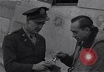Immagine di Capitano Shelton W Monroe di 334 Fighter Squadron Il Debden Inghilterra, 1945, secondo 47 filmato di repertorio 65675034699