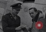 Immagine di Capitano Shelton W Monroe di 334 Fighter Squadron Il Debden Inghilterra, 1945, secondo 49 filmato di repertorio 65675034699