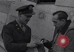 Immagine di Capitano Shelton W Monroe di 334 Fighter Squadron Il Debden Inghilterra, 1945, secondo 50 filmato di repertorio 65675034699