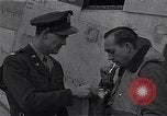 Immagine di Capitano Shelton W Monroe di 334 Fighter Squadron Il Debden Inghilterra, 1945, secondo 52 filmato di repertorio 65675034699