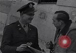 Immagine di Capitano Shelton W Monroe di 334 Fighter Squadron Il Debden Inghilterra, 1945, secondo 57 filmato di repertorio 65675034699