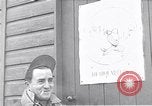 Standbild Piloten der USAAF Fighter 4 Gruppe beenden Briefing Debden England, 1945, aus Sekunde 1 historischem Filmmaterial Videoclip 65675034700