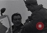 Immagine di I piloti della 334 Squadriglia 4° Fighter Group e P-51s Il Debden Inghilterra, 1945, secondo 3 filmato di repertorio 65675034701