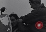 Immagine di I piloti della 334 Squadriglia 4° Fighter Group e P-51s Il Debden Inghilterra, 1945, secondo 8 filmato di repertorio 65675034701