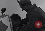 Immagine di I piloti della 334 Squadriglia 4° Fighter Group e P-51s Il Debden Inghilterra, 1945, secondo 24 filmato di repertorio 65675034701