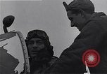 Immagine di I piloti della 334 Squadriglia 4° Fighter Group e P-51s Il Debden Inghilterra, 1945, secondo 26 filmato di repertorio 65675034701
