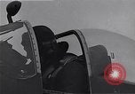Immagine di I piloti della 334 Squadriglia 4° Fighter Group e P-51s Il Debden Inghilterra, 1945, secondo 31 filmato di repertorio 65675034701
