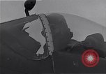 Immagine di I piloti della 334 Squadriglia 4° Fighter Group e P-51s Il Debden Inghilterra, 1945, secondo 36 filmato di repertorio 65675034701