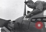Immagine di I piloti della 334 Squadriglia 4° Fighter Group e P-51s Il Debden Inghilterra, 1945, secondo 46 filmato di repertorio 65675034701