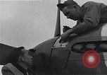 Immagine di I piloti della 334 Squadriglia 4° Fighter Group e P-51s Il Debden Inghilterra, 1945, secondo 47 filmato di repertorio 65675034701