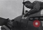 Immagine di I piloti della 334 Squadriglia 4° Fighter Group e P-51s Il Debden Inghilterra, 1945, secondo 51 filmato di repertorio 65675034701