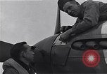 Immagine di I piloti della 334 Squadriglia 4° Fighter Group e P-51s Il Debden Inghilterra, 1945, secondo 57 filmato di repertorio 65675034701