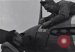 Immagine di I piloti della 334 Squadriglia 4° Fighter Group e P-51s Il Debden Inghilterra, 1945, secondo 59 filmato di repertorio 65675034701