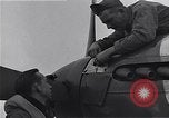 Immagine di I piloti della 334 Squadriglia 4° Fighter Group e P-51s Il Debden Inghilterra, 1945, secondo 61 filmato di repertorio 65675034701